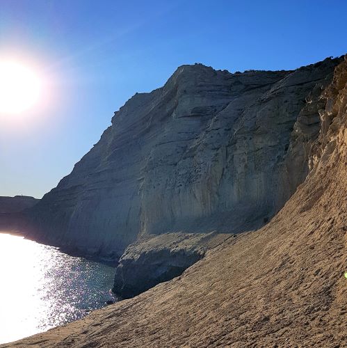 puertopiramidecliffs