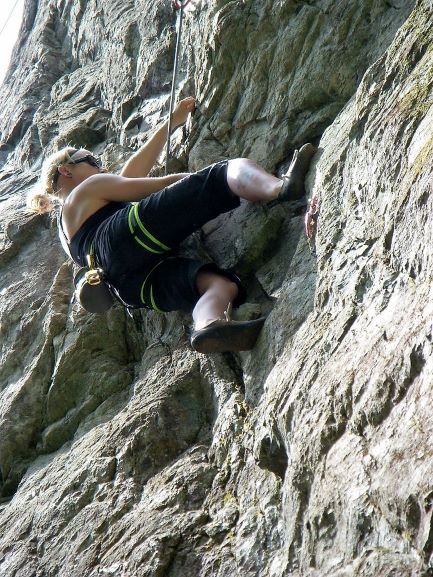 A photo of Laura from 2009 shows her clad in black tank top and capris. Her left arm is