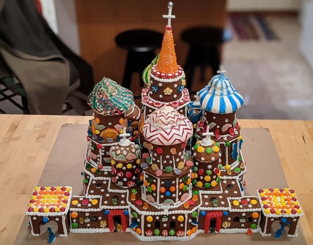 A fully edible St Basil's Cathedral, made entirely from gingerbread and candy.